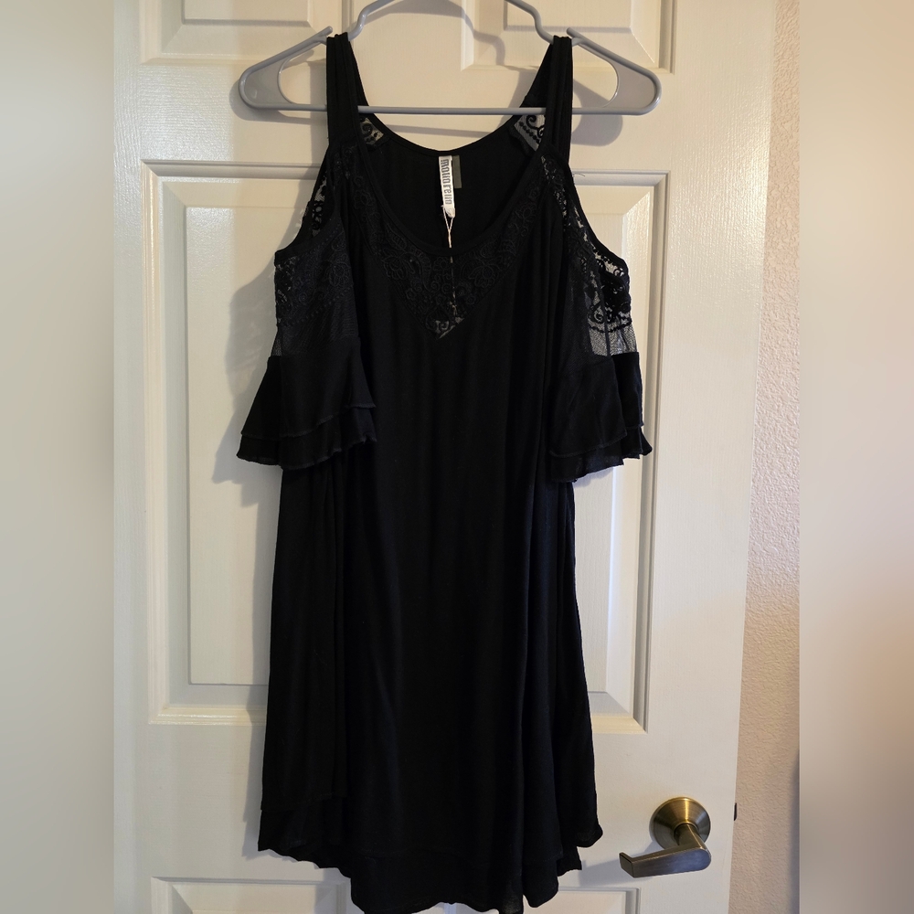 Monoreno Black Lace Mini Dress